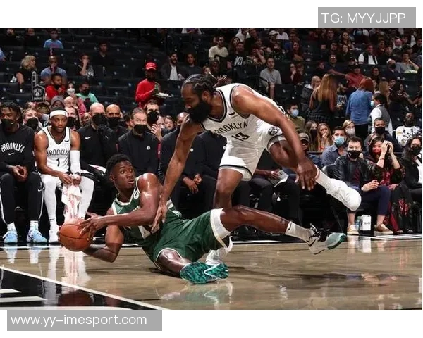 费尔斯表现低迷7号秀13投仅4中贡献15分5失误下半场状态更差仅得4分