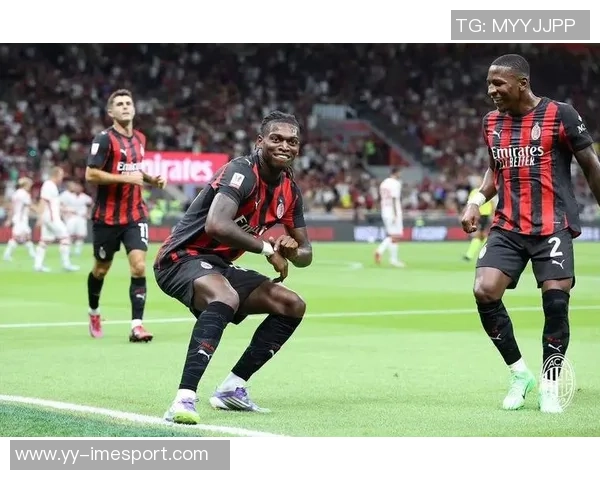 奇克回归米兰合练埃斯图皮尼安缺席对阵亚特兰大 奇克回归米兰合练埃斯图皮尼安缺席对阵亚特兰大